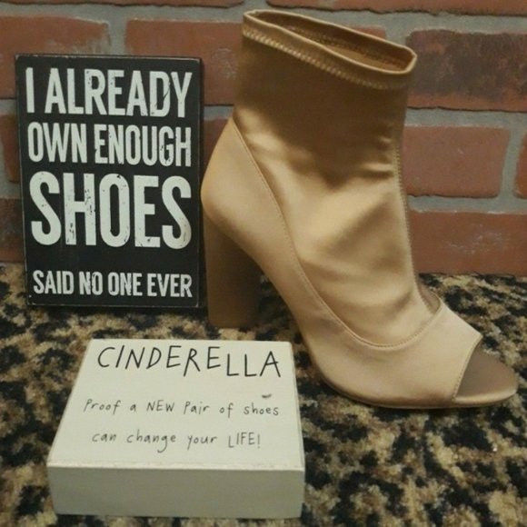 Gianni Bini Nude Stretch High Heel Peep Toe Bootie Shootie 8 1/2 Beige Shoes HOT - Picture 3 of 3